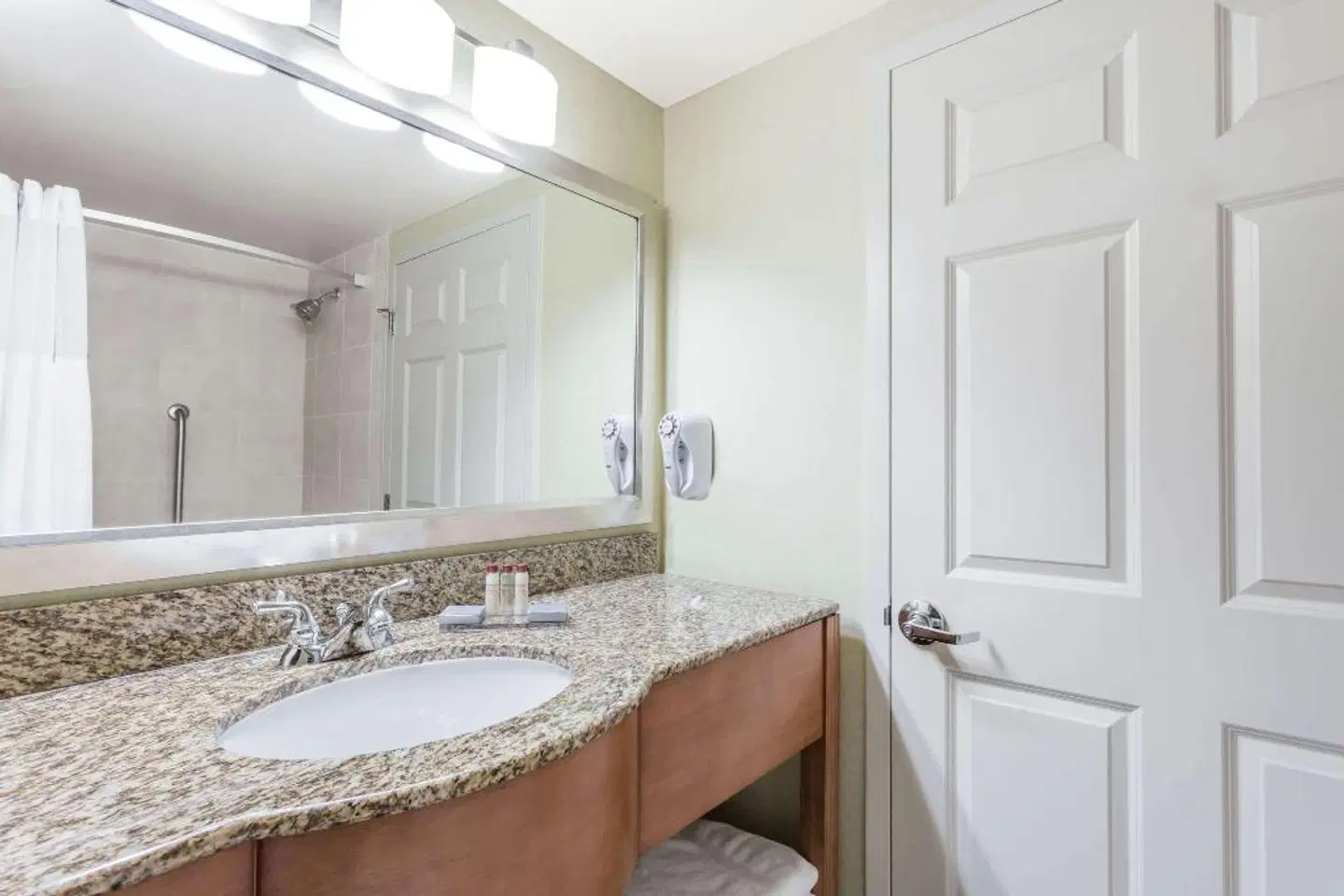 Wingate by Wyndham Richmond Short Pump Badezimmer