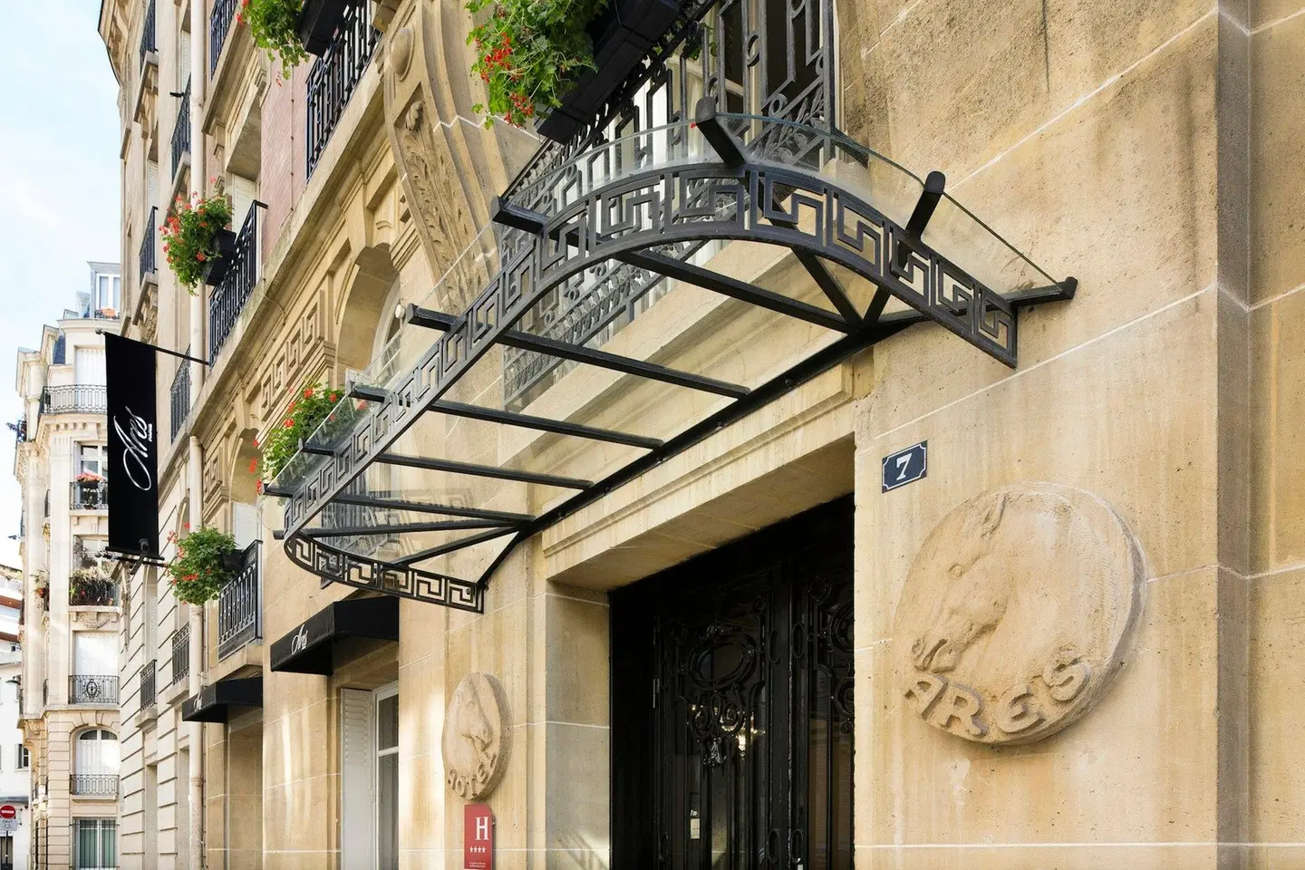 Arès Tour Eiffel EXTERIOR