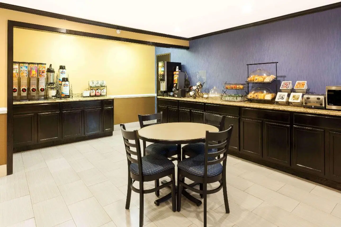 Baymont by Wyndham Memphis East Bar