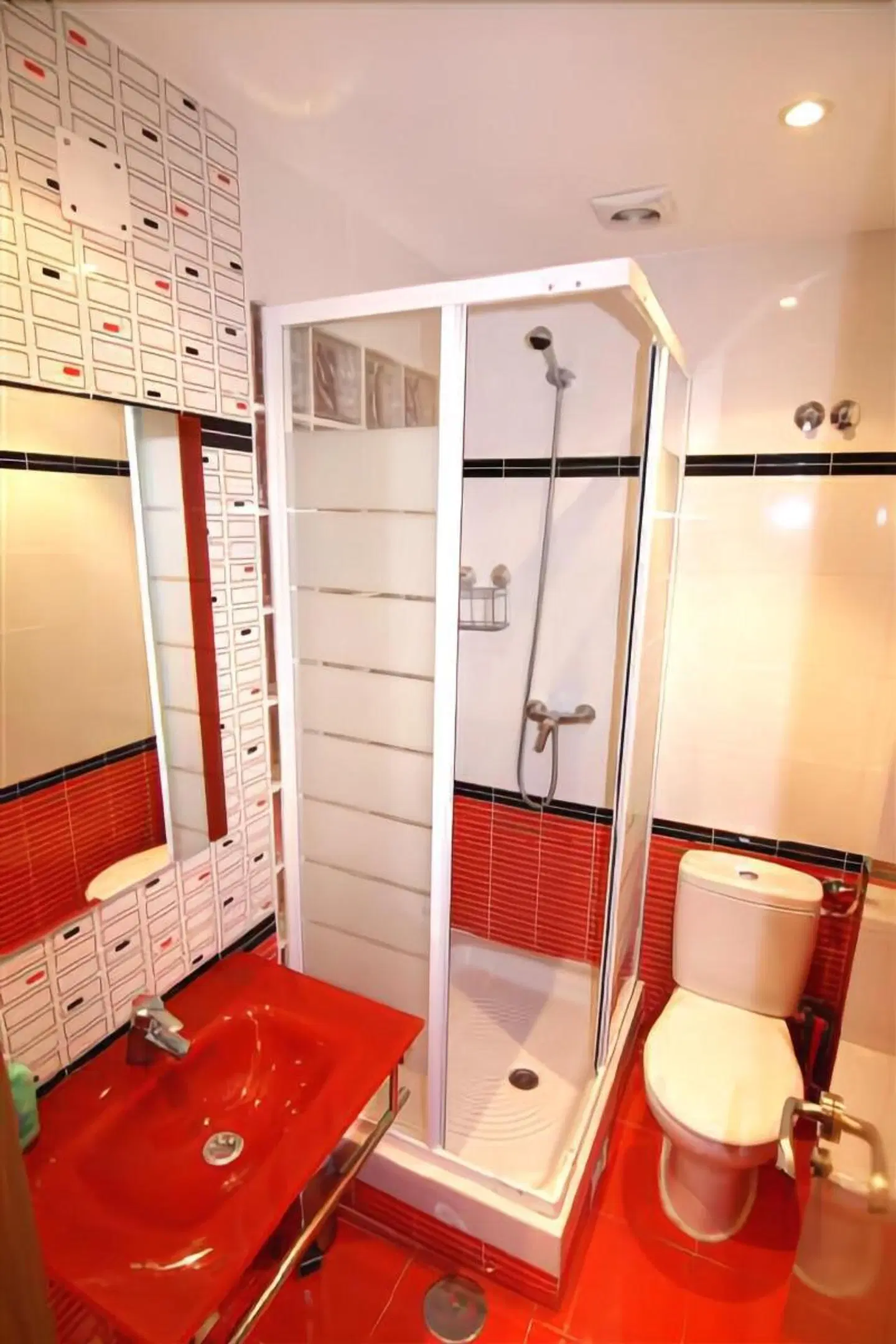 Hostal Abril Madrid Badezimmer