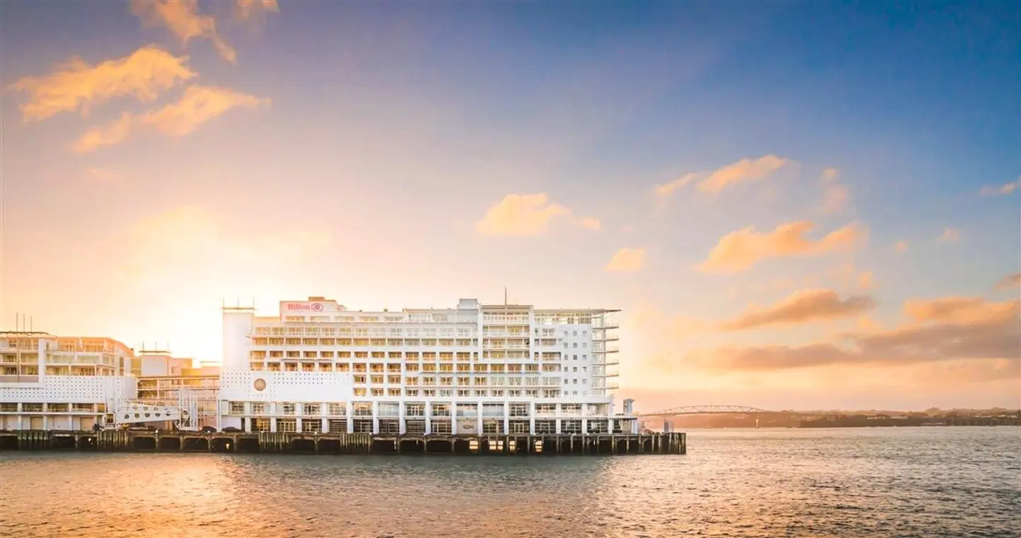 Hilton Auckland EXTERIOR