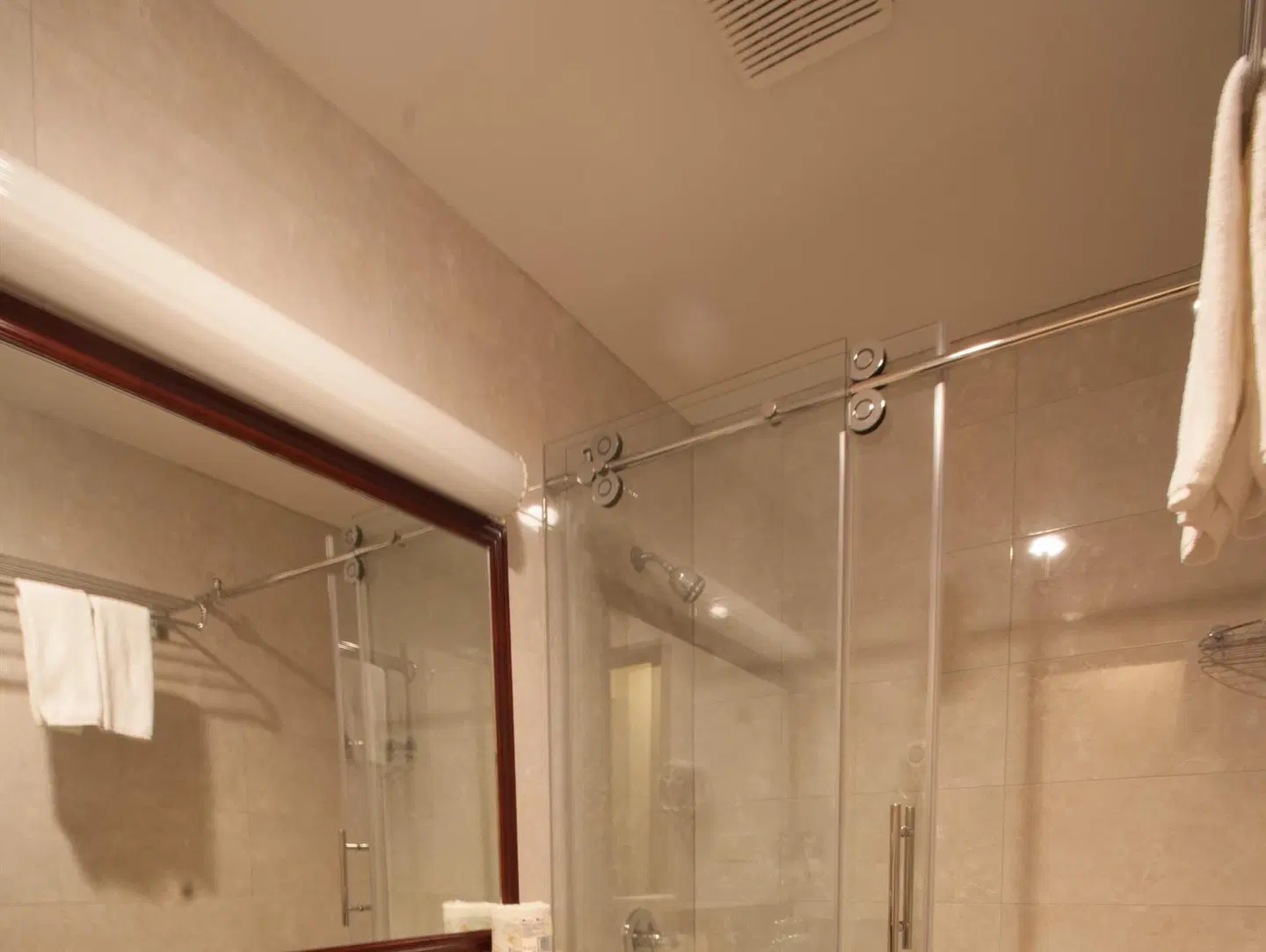 Best Western Airport Inn Badezimmer