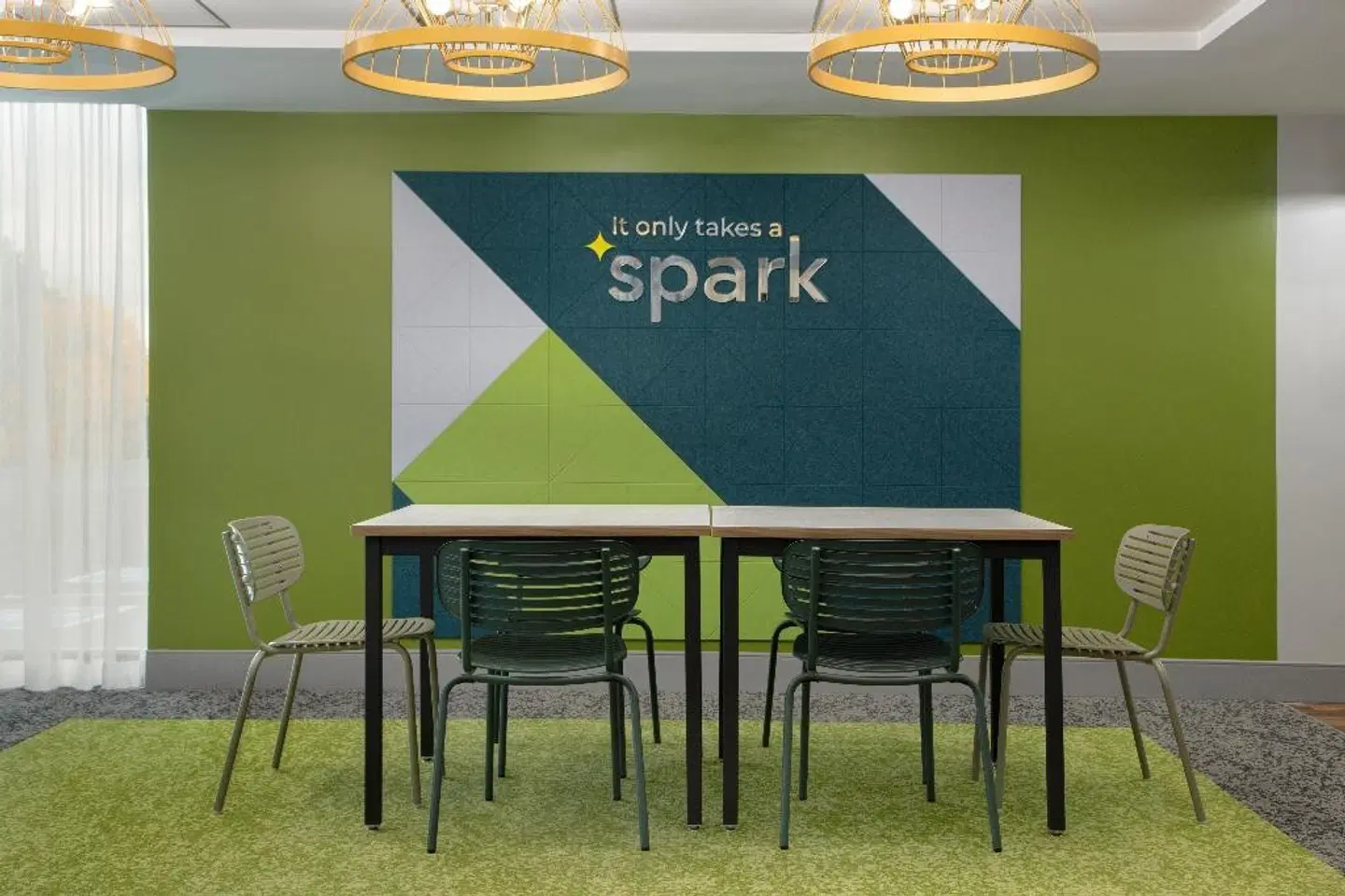 Spark by Hilton Toronto Airport Bar
