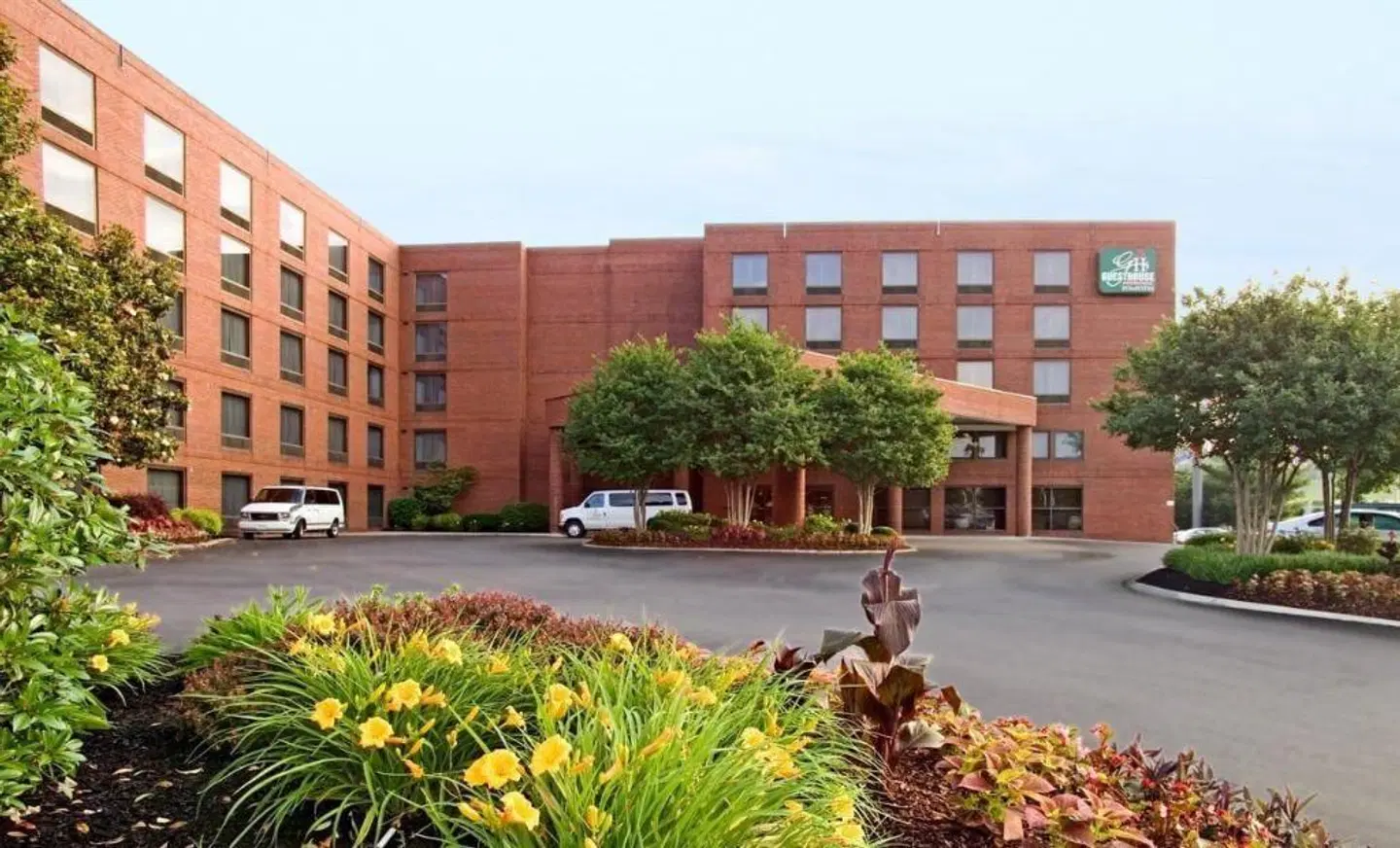 Ramada by Wyndham Nashville/Music Valley EXTERIOR