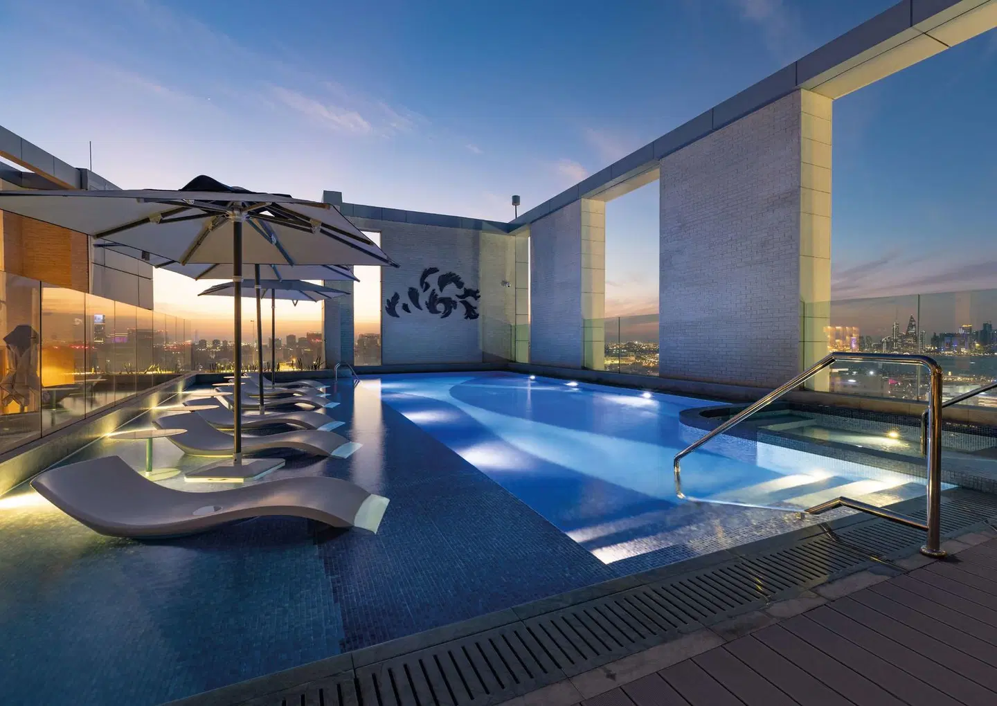 Embassy Suites by Hilton Doha Old Town Hallenbad