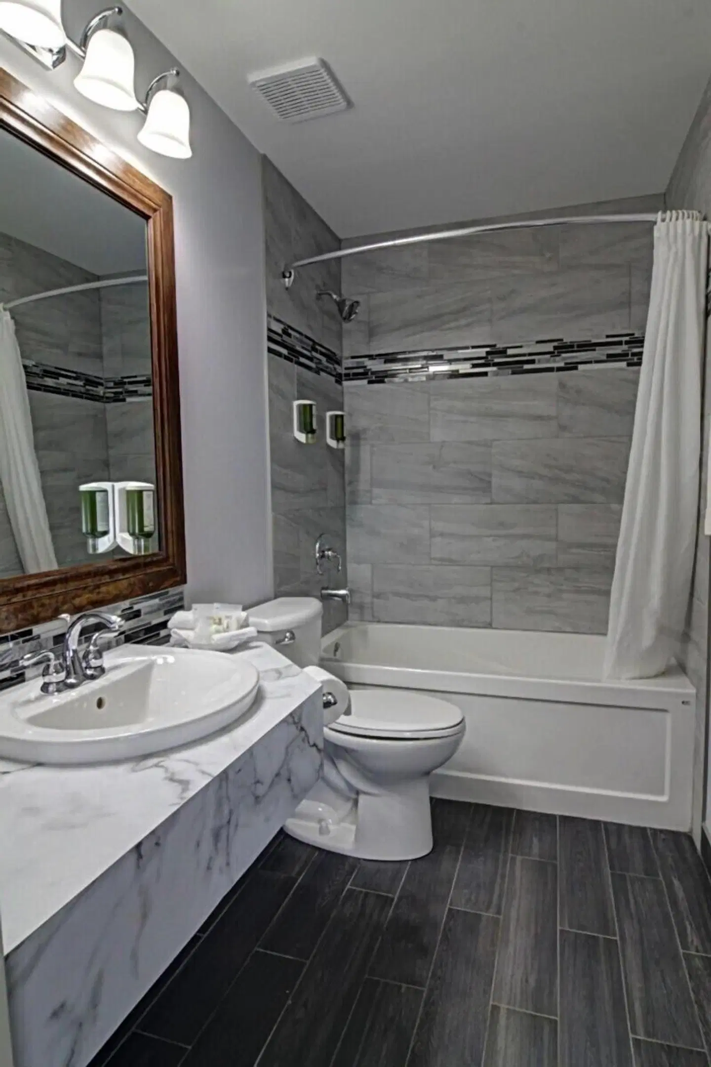 Old Orchard Inn Resort and Spa Badezimmer