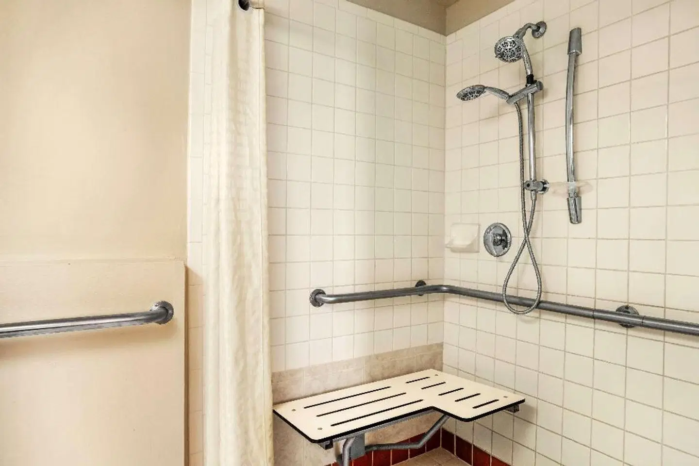 Baymont by Wyndham Florida City Badezimmer