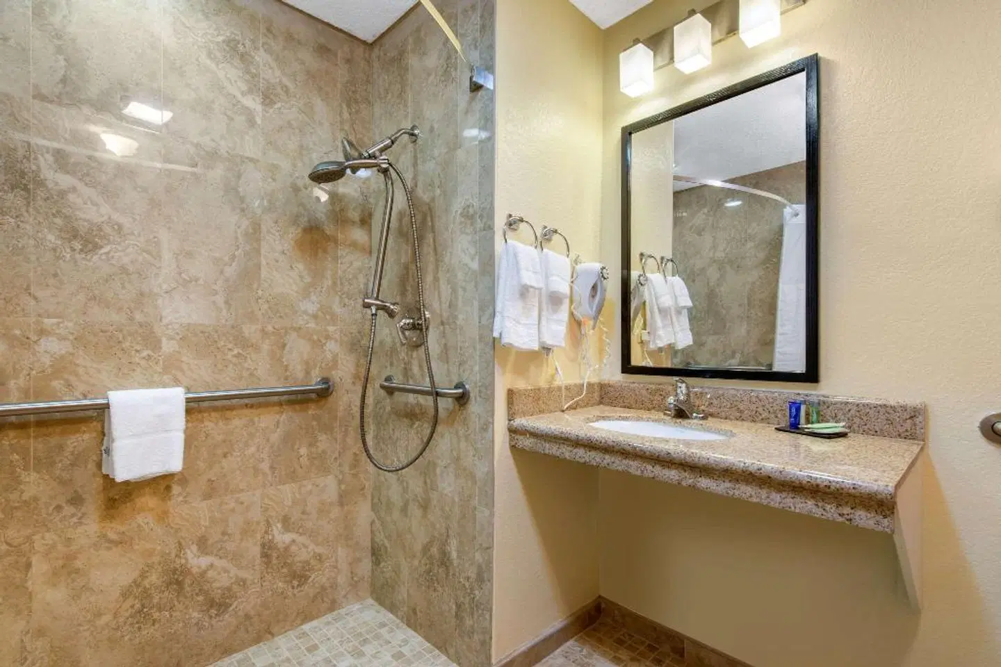 Sleep Inn Sarasota North Badezimmer