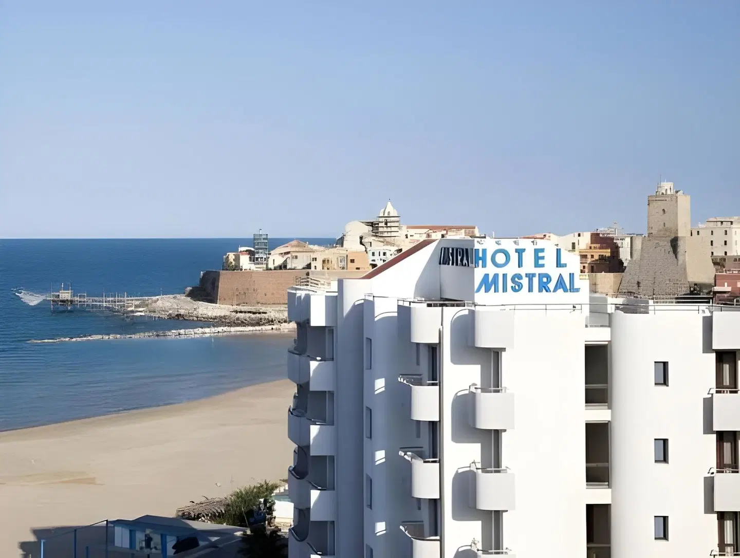 Mistral Strand