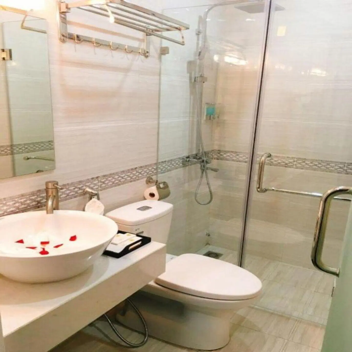 MayFlower Hotel Hanoi Badezimmer