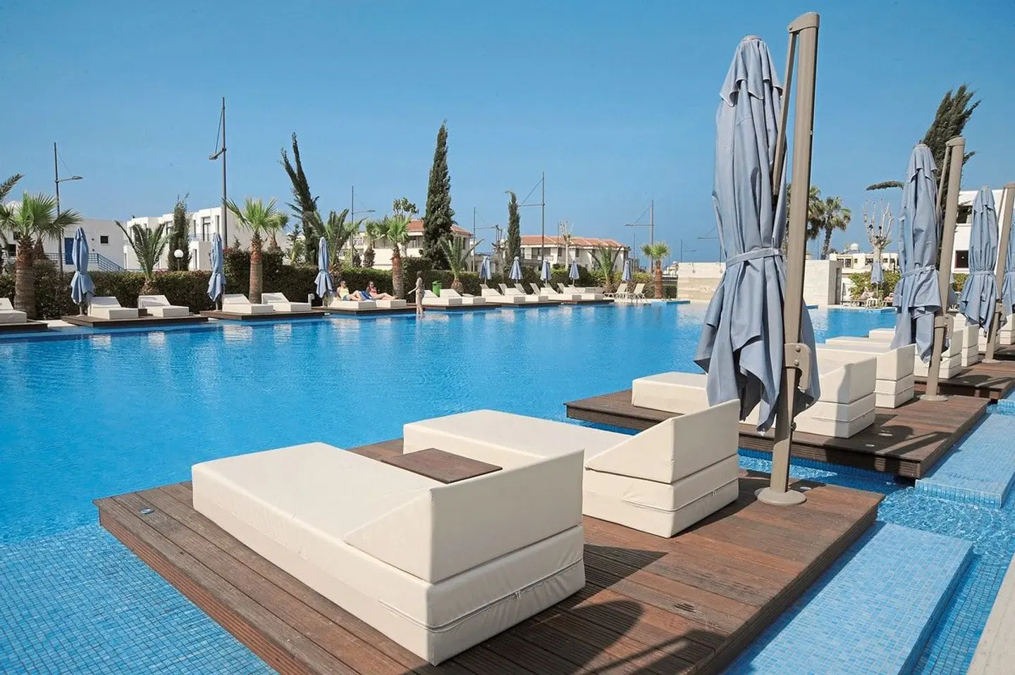 Nestor OUTDOOR_POOL