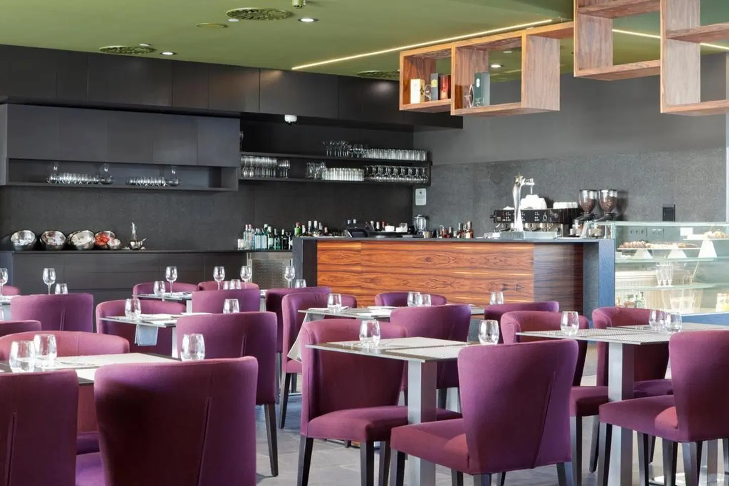 SB Plaza Europa Bar