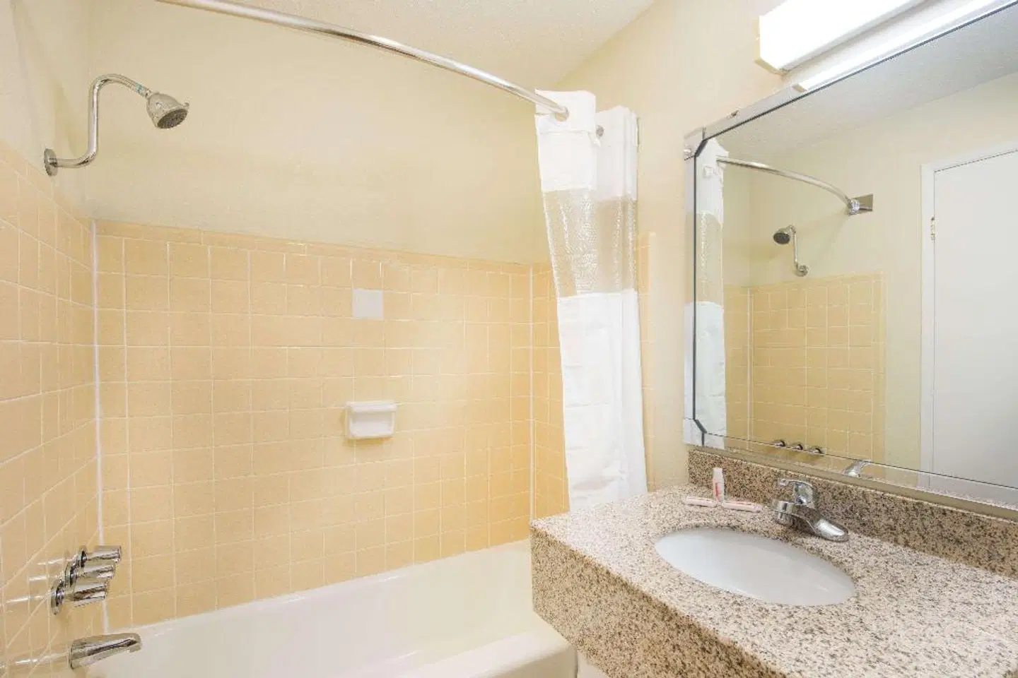 Terre Haute Travelodge Badezimmer