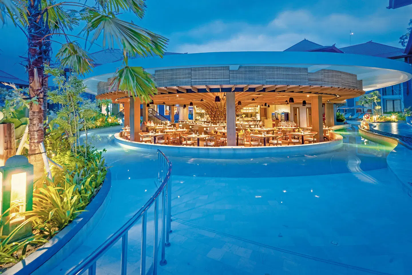 Courtyard by Marriott Bali Nusa Dua Resort OUTDOOR_POOL