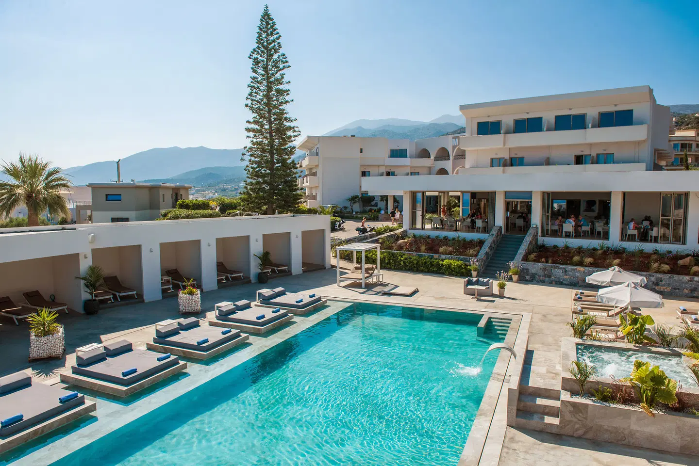 Matheo Villas & Suites OUTDOOR_POOL