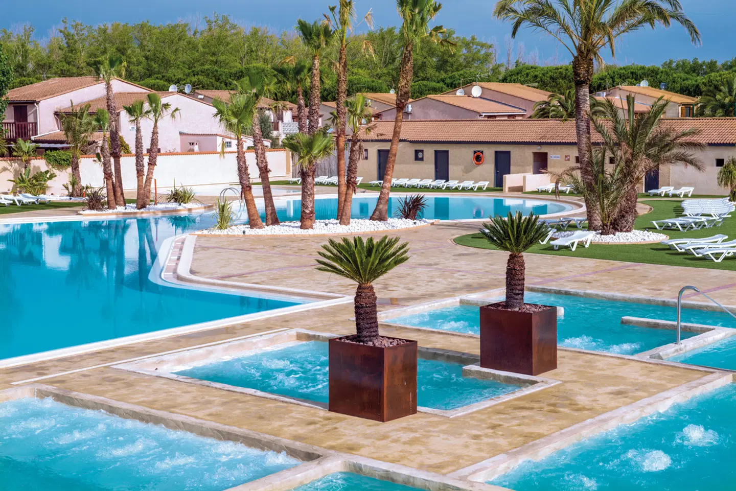 Domaine Les Tamaris & Les Portes du Soleil OUTDOOR_POOL