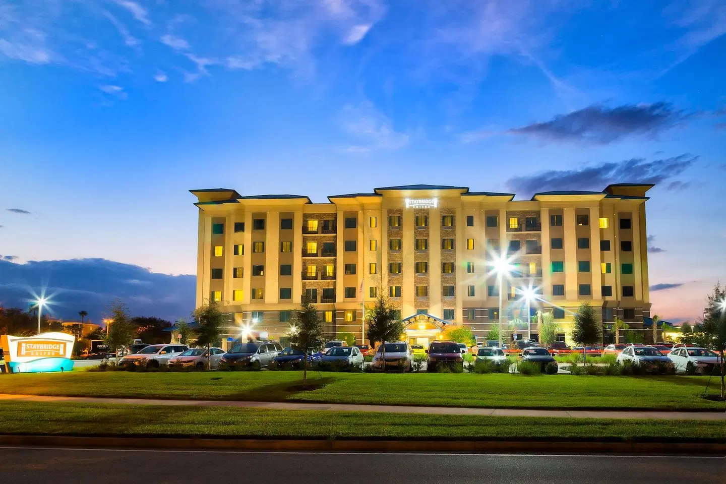 Staybridge Suites Orlando at SeaWorld by IHG EXTERIOR
