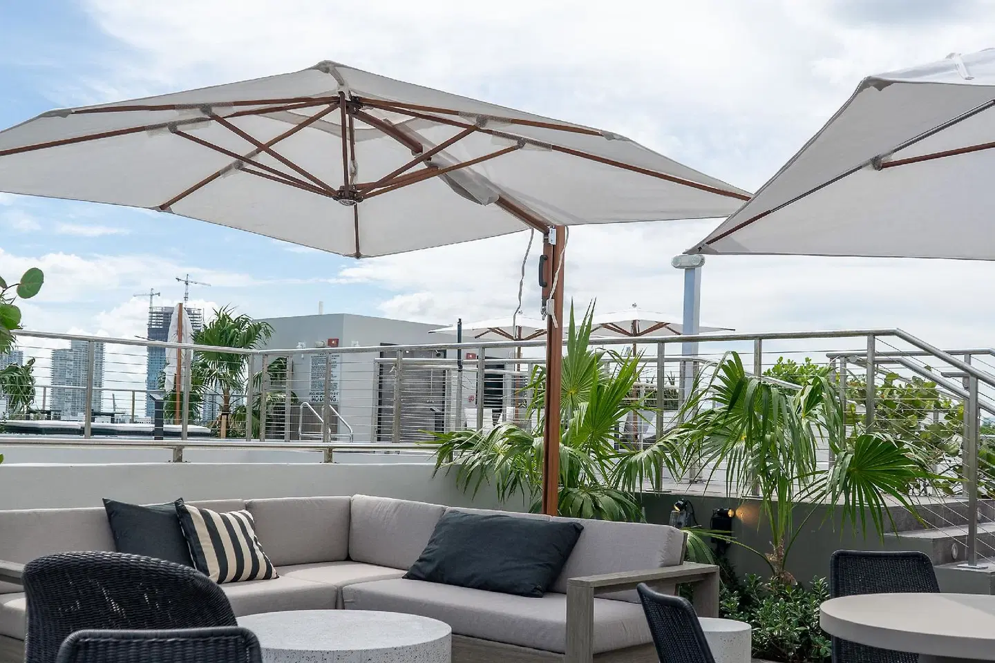 Nassau Suite Hotel Terrasse