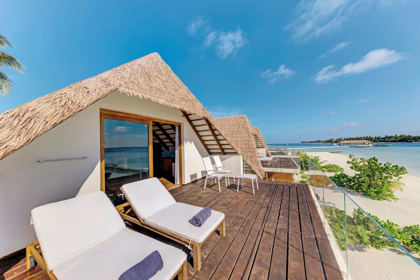 Cinnamon Velifushi Maldives Terrasse