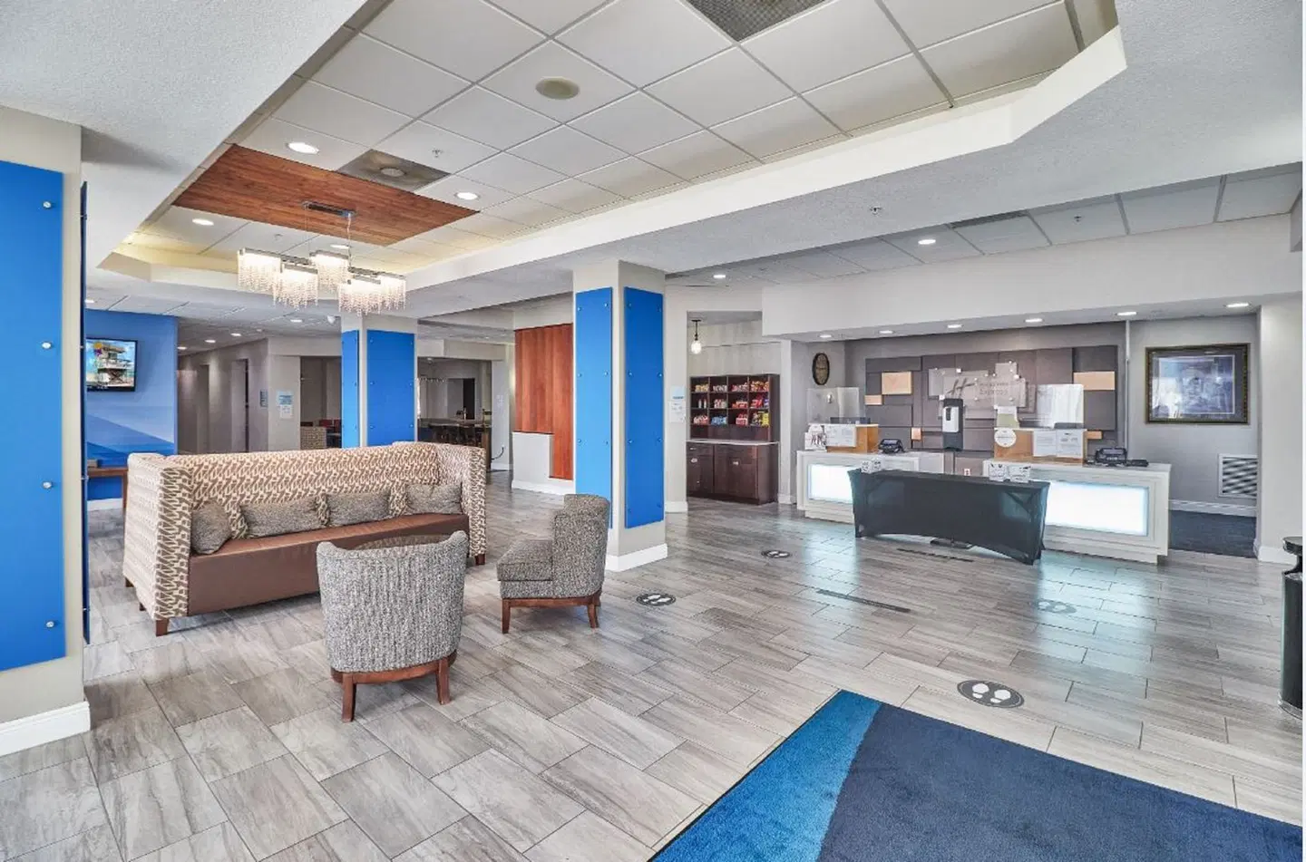 Holiday Inn Express & Suites Clearwater/Us 19 N by IHG LOUNGE_LOBBY