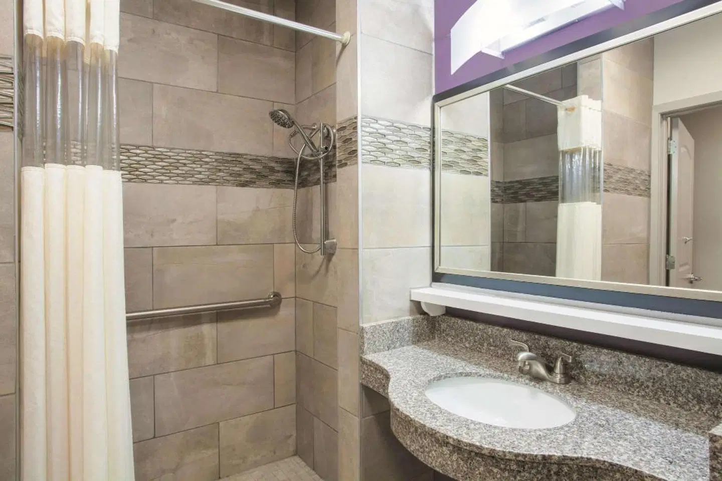 La Quinta Inn & Suites by Wyndham Fort Walton Beach Badezimmer