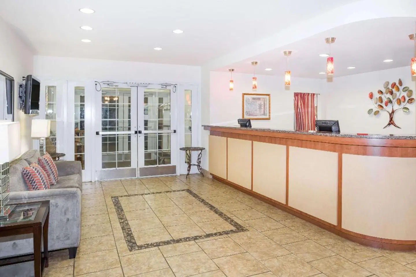 Hawthorn Suites by Wyndham Panama City Beach FL LOUNGE_LOBBY