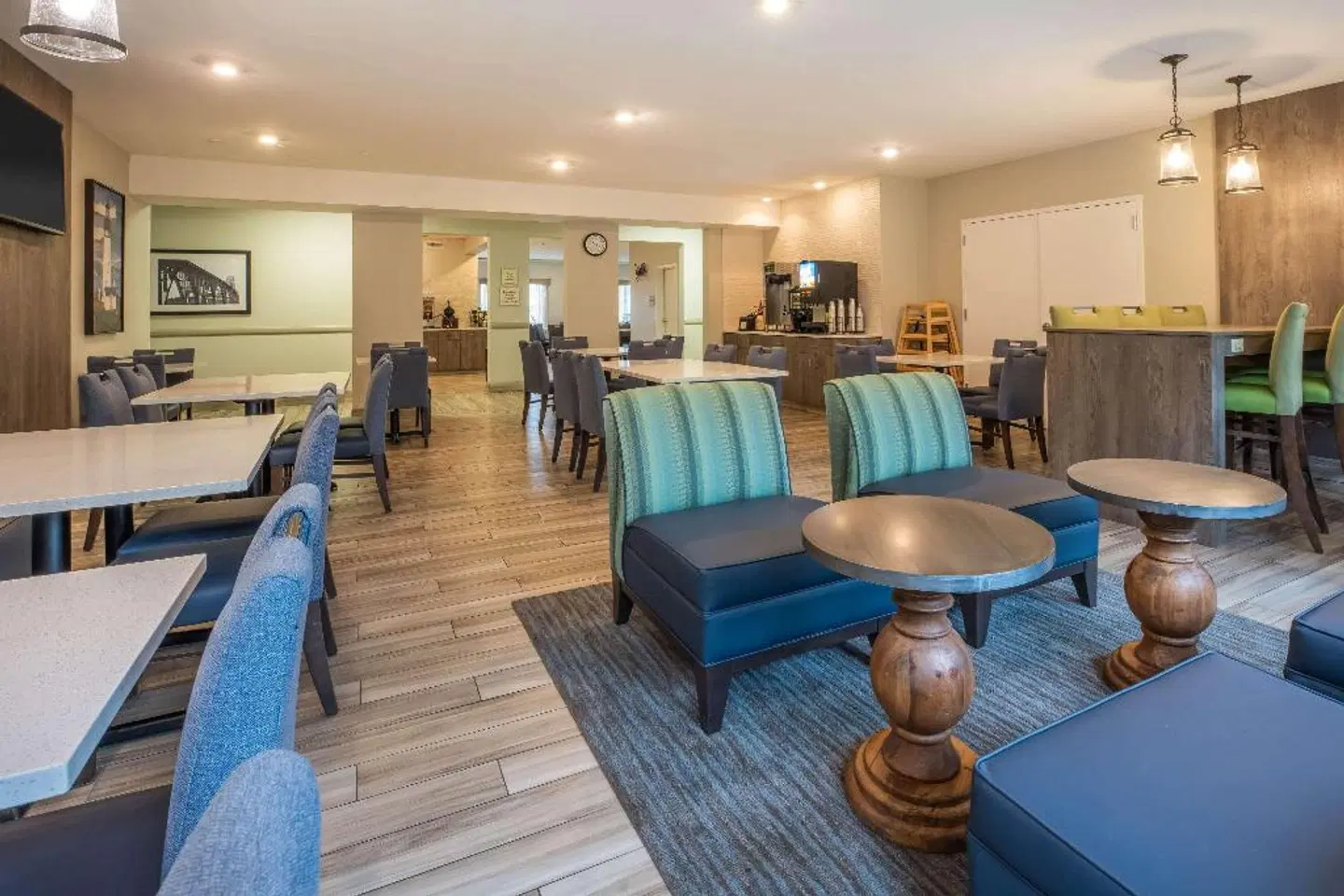 La Quinta Inn & Suites by Wyndham Newport Bar