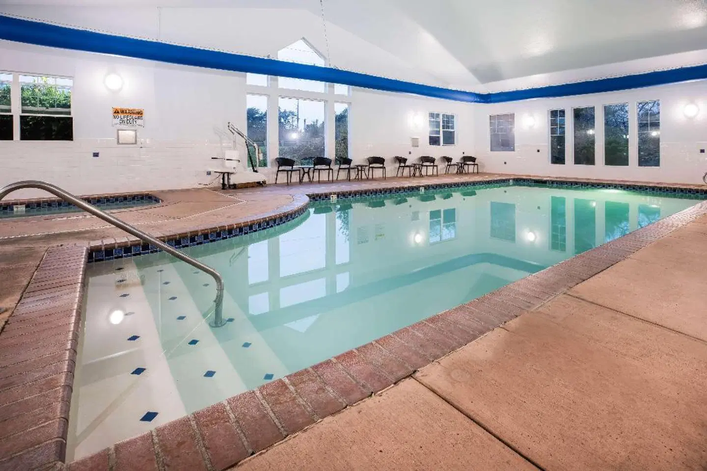 La Quinta Inn & Suites by Wyndham Newport Hallenbad