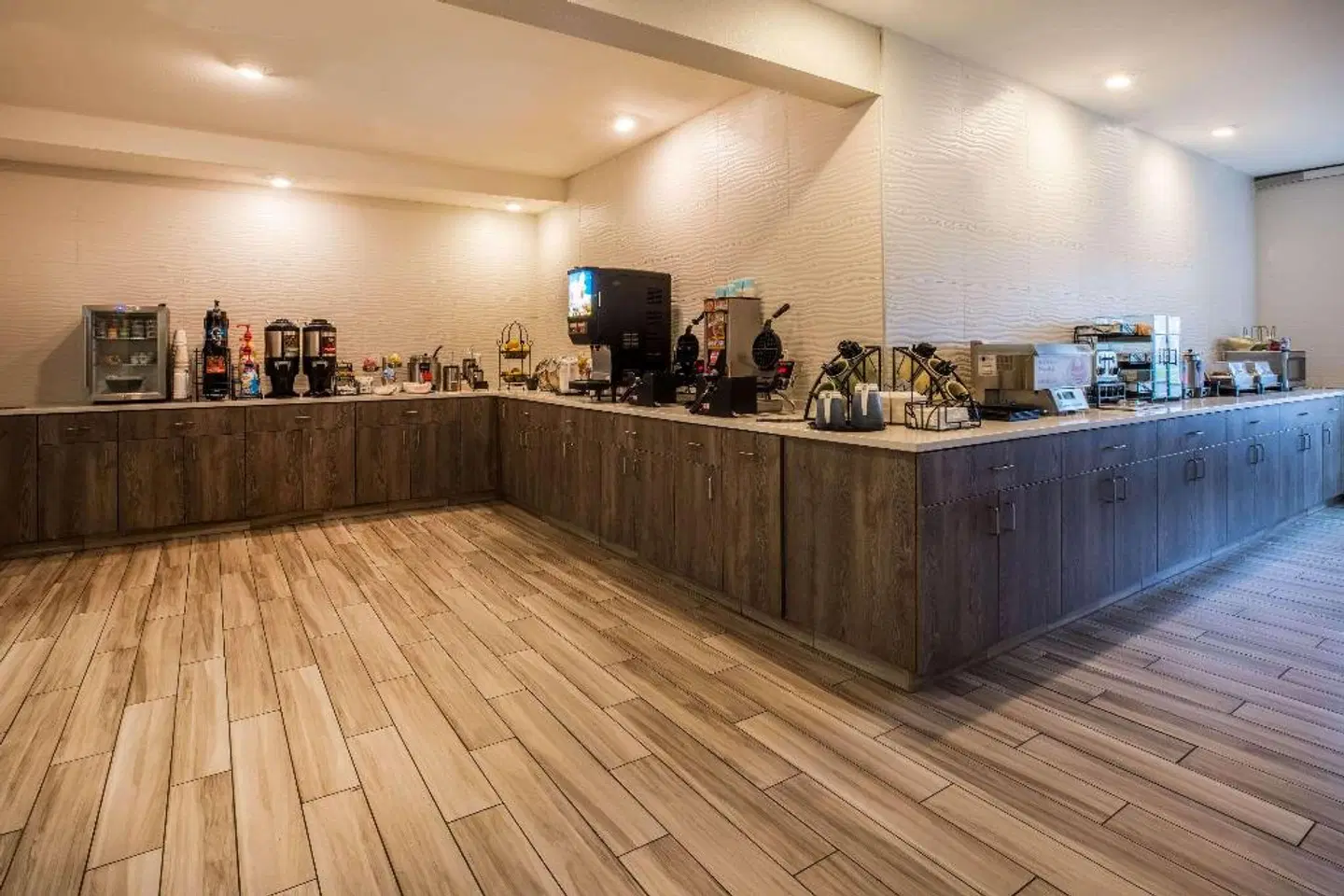 La Quinta Inn & Suites by Wyndham Newport Bar