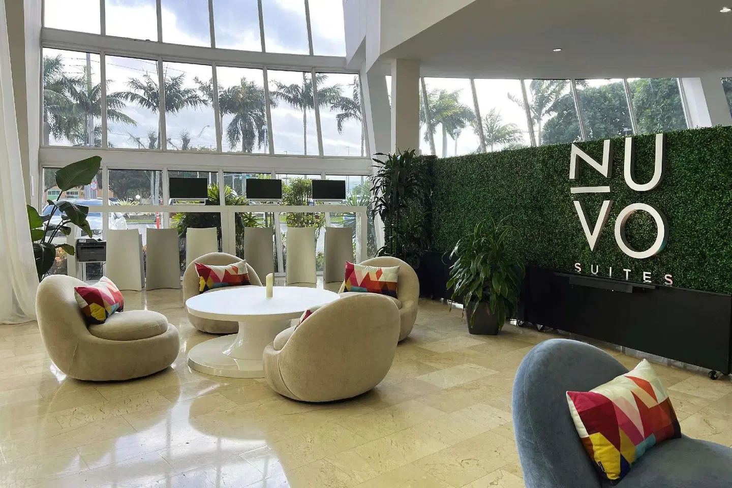 NUVO SUITES HOTEL LOUNGE_LOBBY