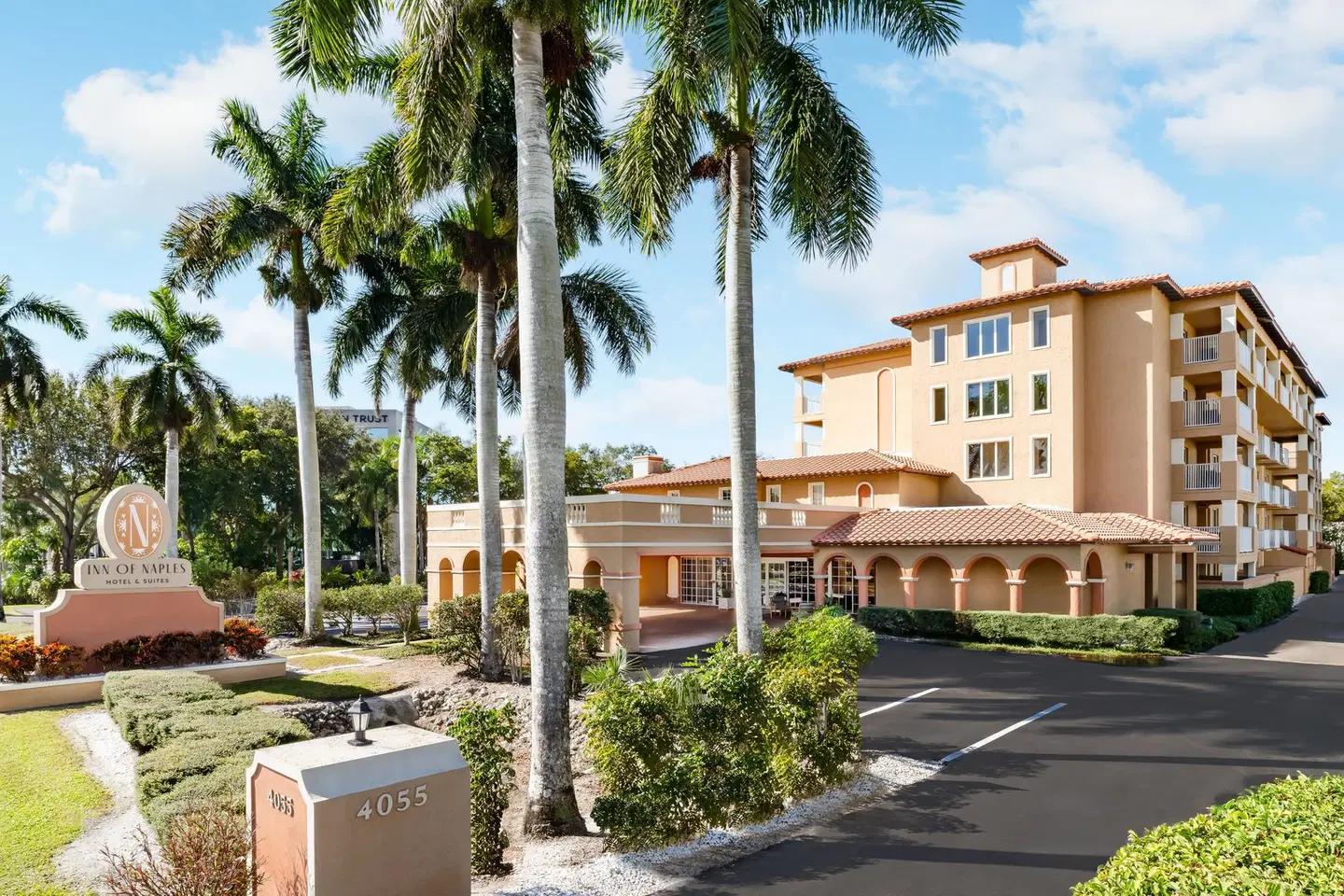 Inn of Naples, Tapestry Collection by Hilton EXTERIOR