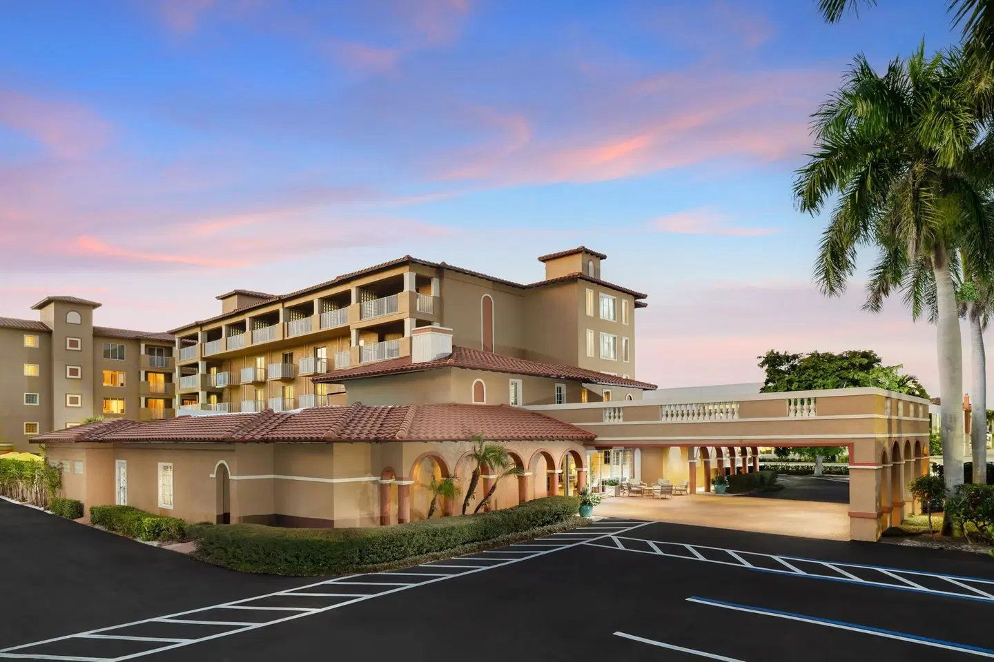Inn of Naples, Tapestry Collection by Hilton EXTERIOR