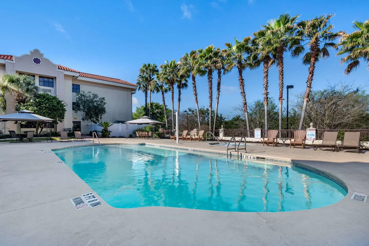 Best Western Gateway Grand OUTDOOR_POOL