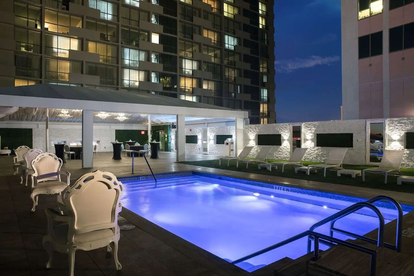 DoubleTree by Hilton Hotel Tallahassee EXTERIOR