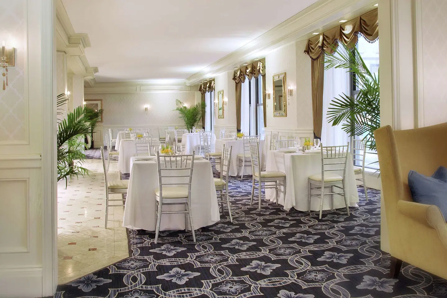 The Drake LOUNGE_LOBBY