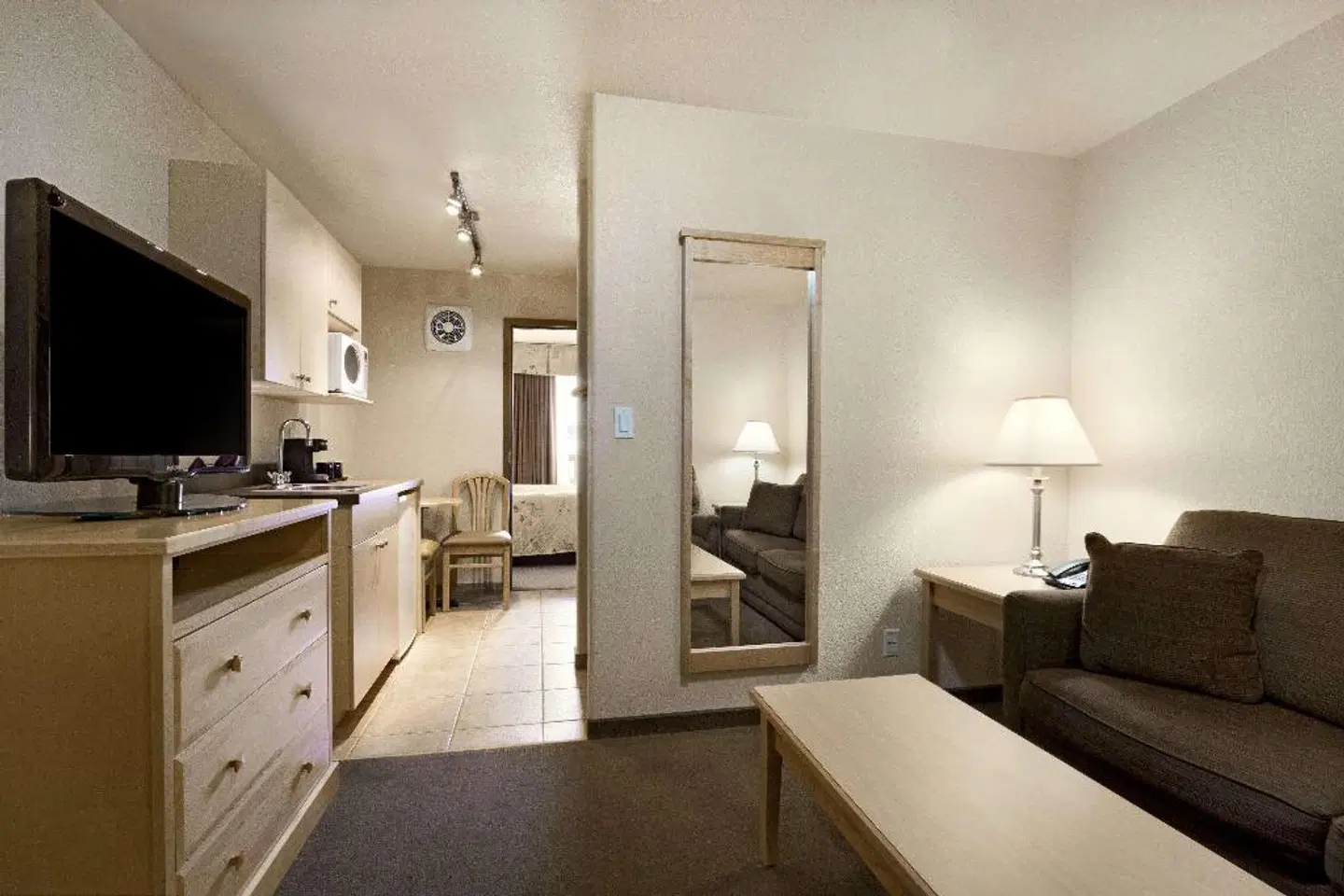 Super 8 by Wyndham Dawson Creek Badezimmer