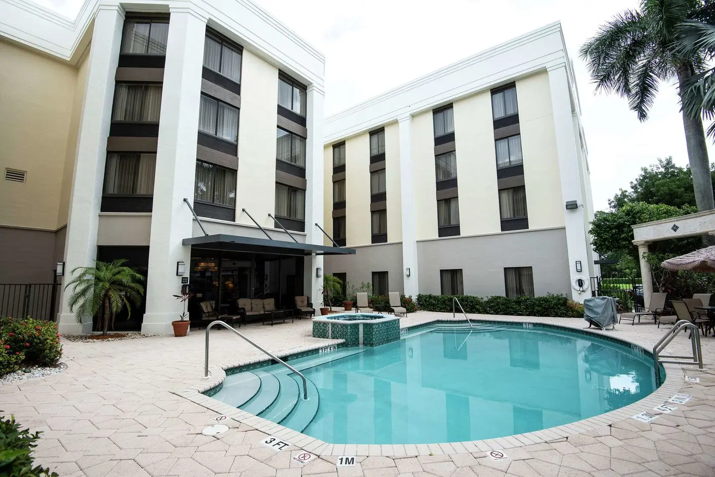Hampton Inn Boca Raton EXTERIOR