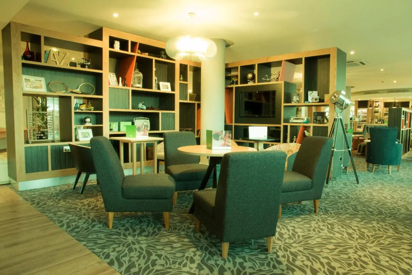 Holiday Inn London - West LOUNGE_LOBBY