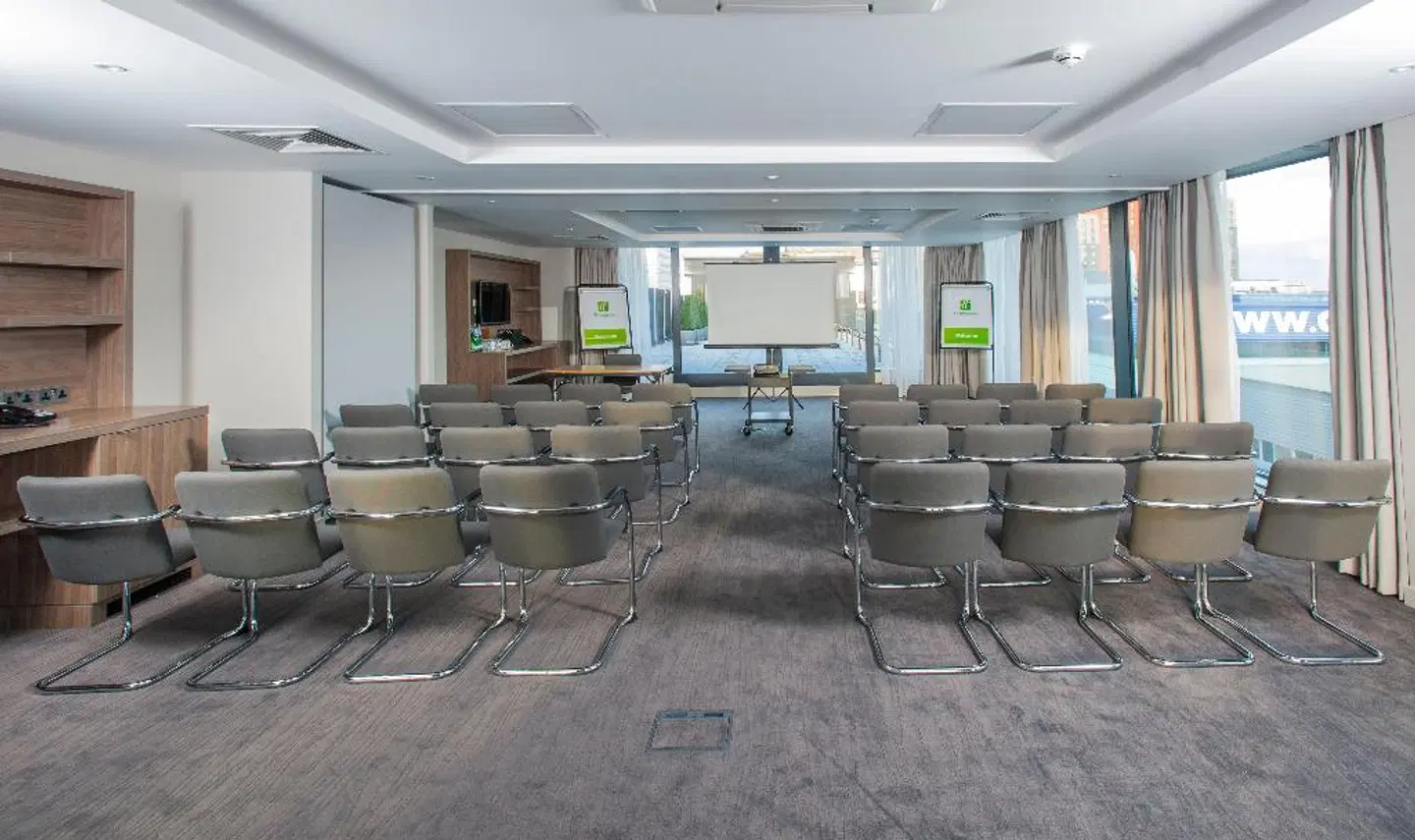 Holiday Inn London - West Bar