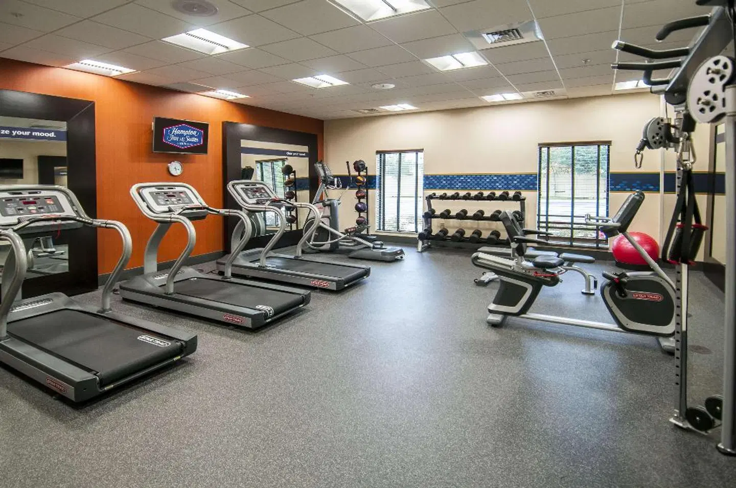 Hampton Inn & Suites Pensacola/I-10 Pine Forest Road SPORTS_AND_LEISURE