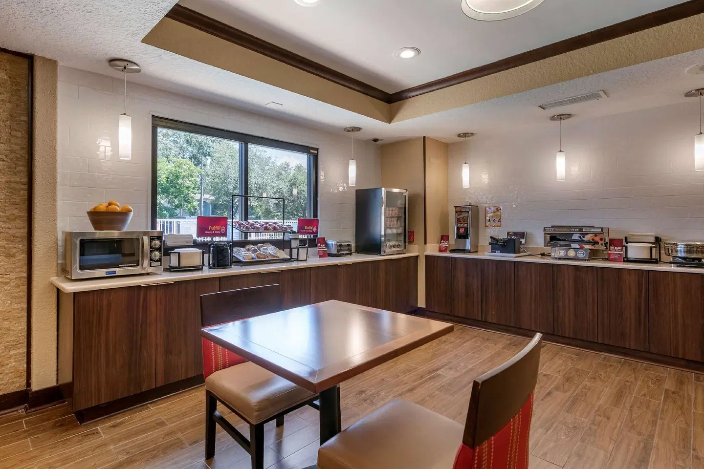 Best Western Plus Orlando East- UCF Area Bar