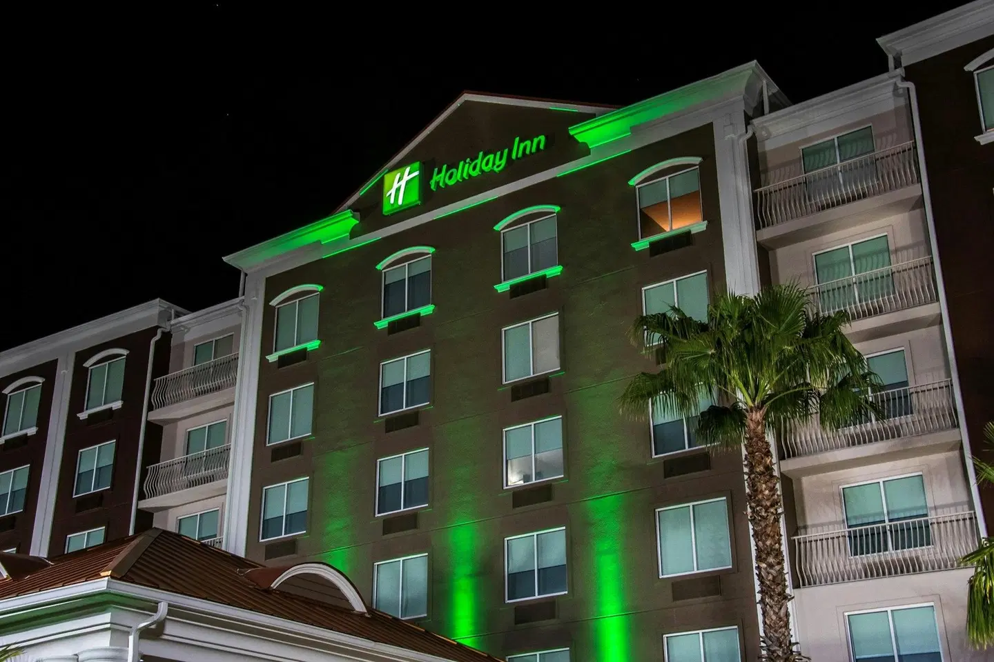 Holiday Inn & Suites Lake City by IHG EXTERIOR