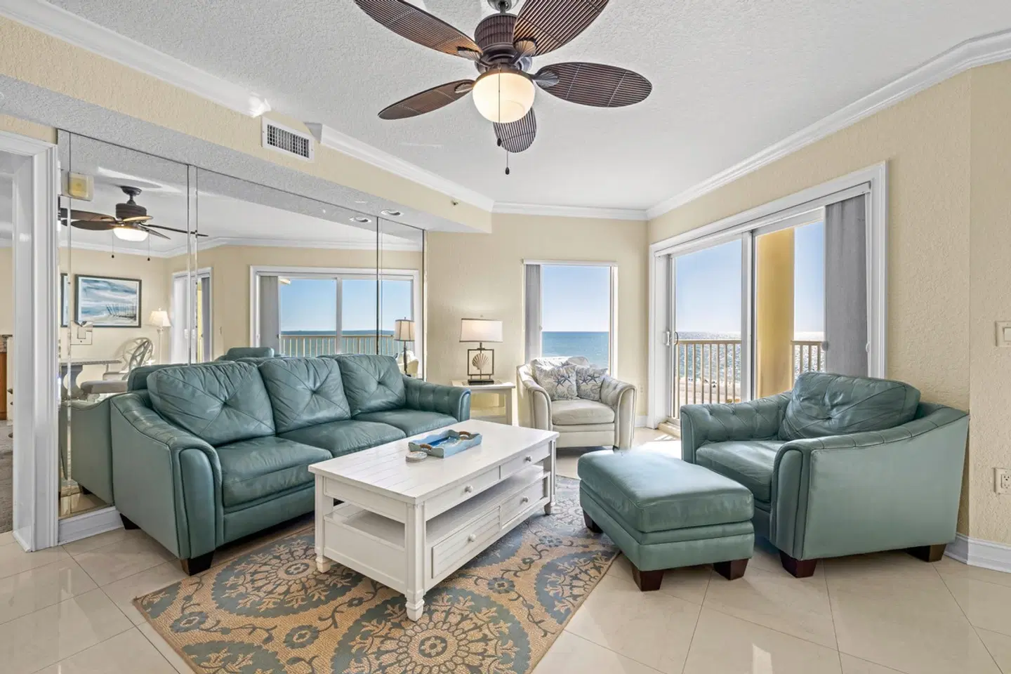 Sunset Vista Two bedroom Beachfront Suites Apartments LOUNGE_LOBBY