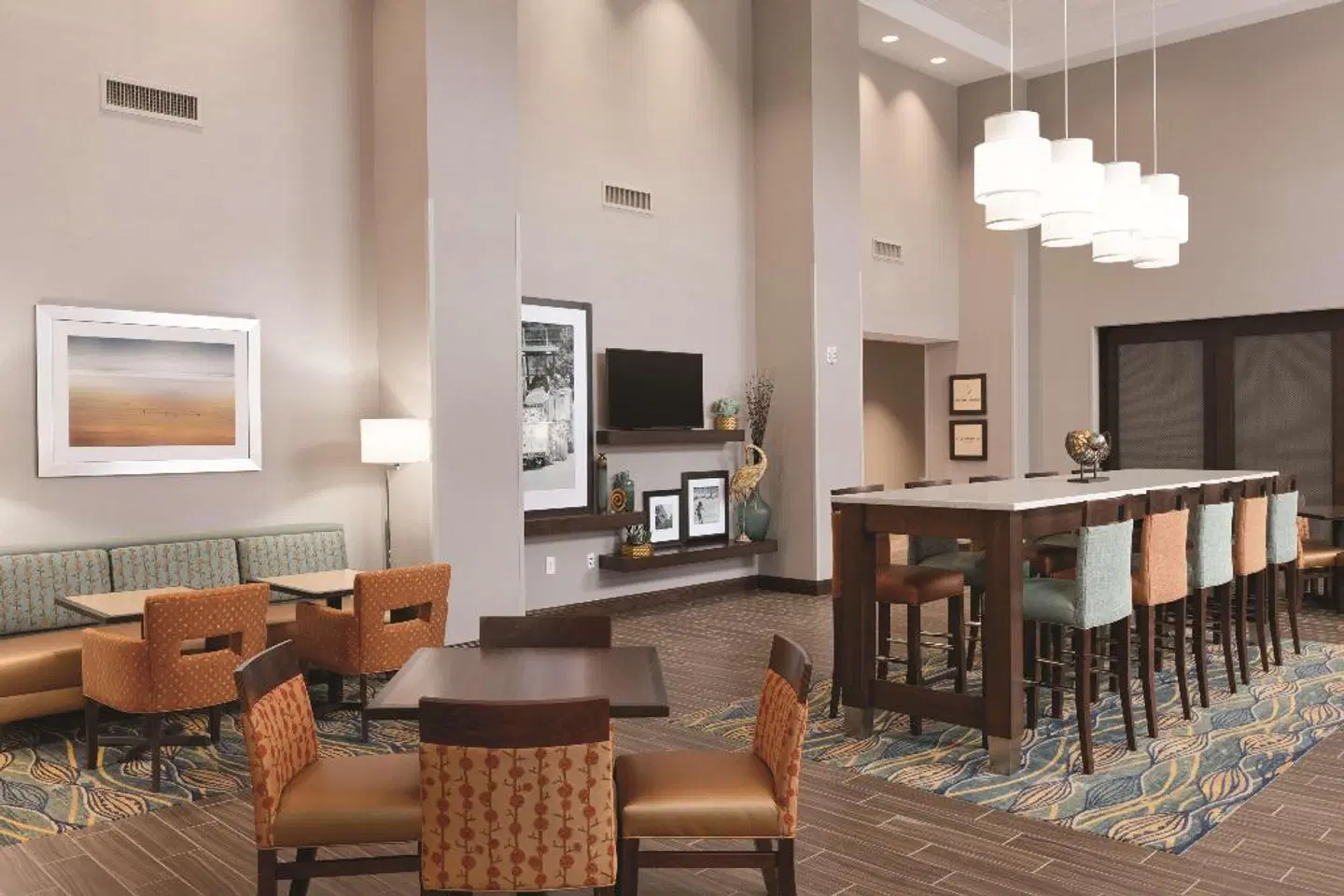 Hampton Inn & Suites Deland Bar