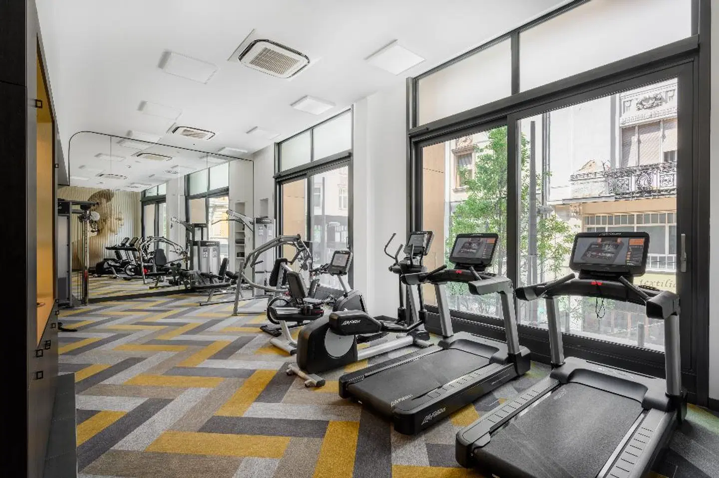 Emerald Hotel SPORTS_AND_LEISURE