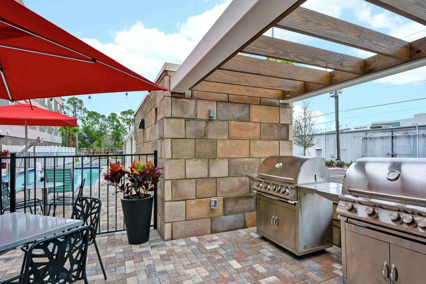 Home2 Suites By Hilton Daytona Beach Speedway Terrasse