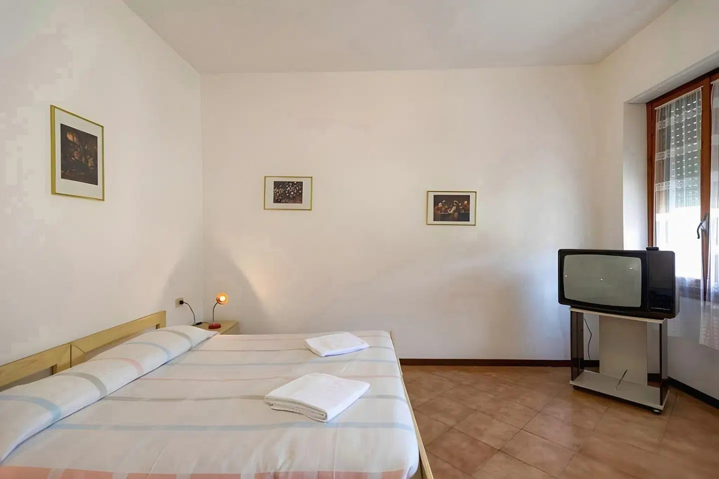 Bodoni ROOM_EXAMPLE