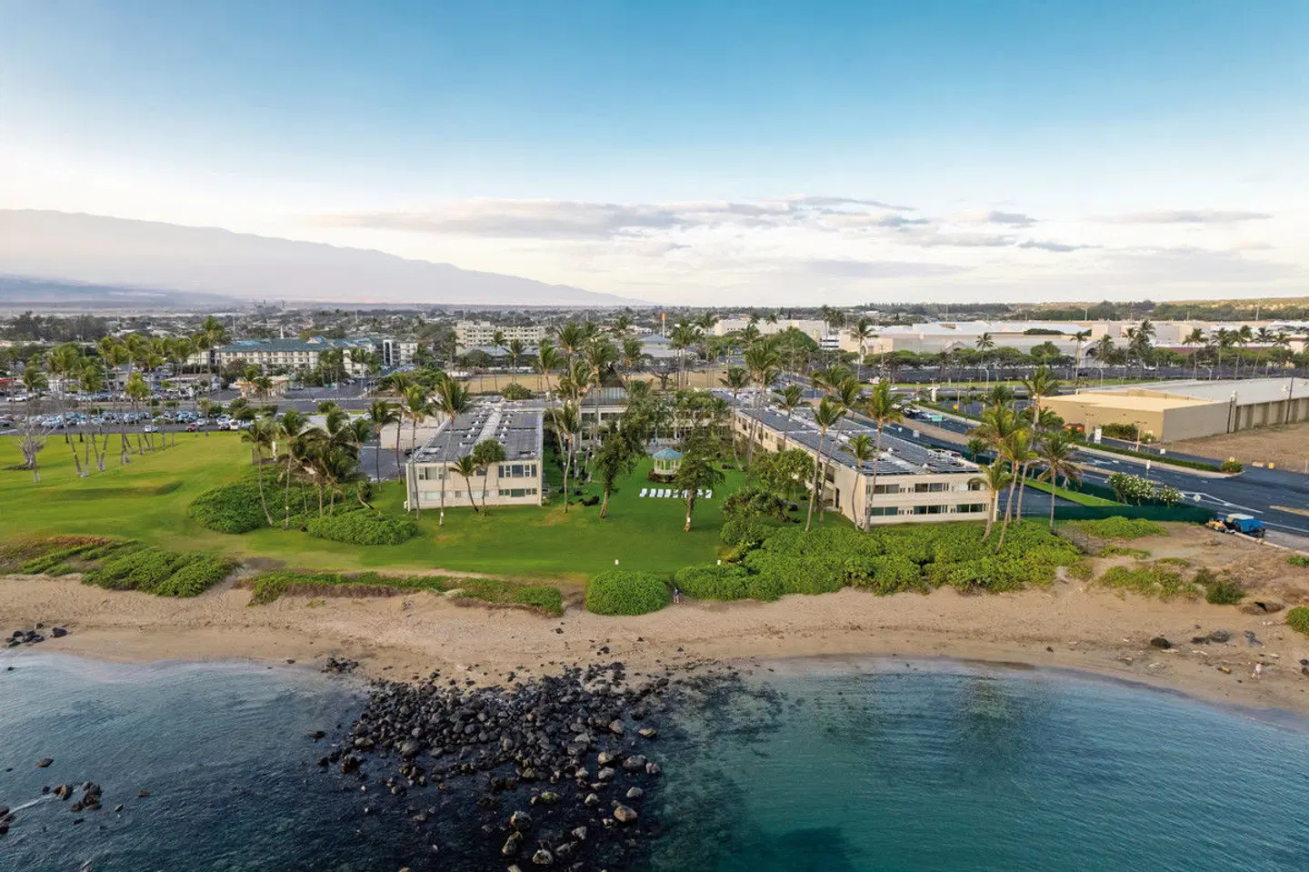 Maui Beach Hotel LANDSCAPE