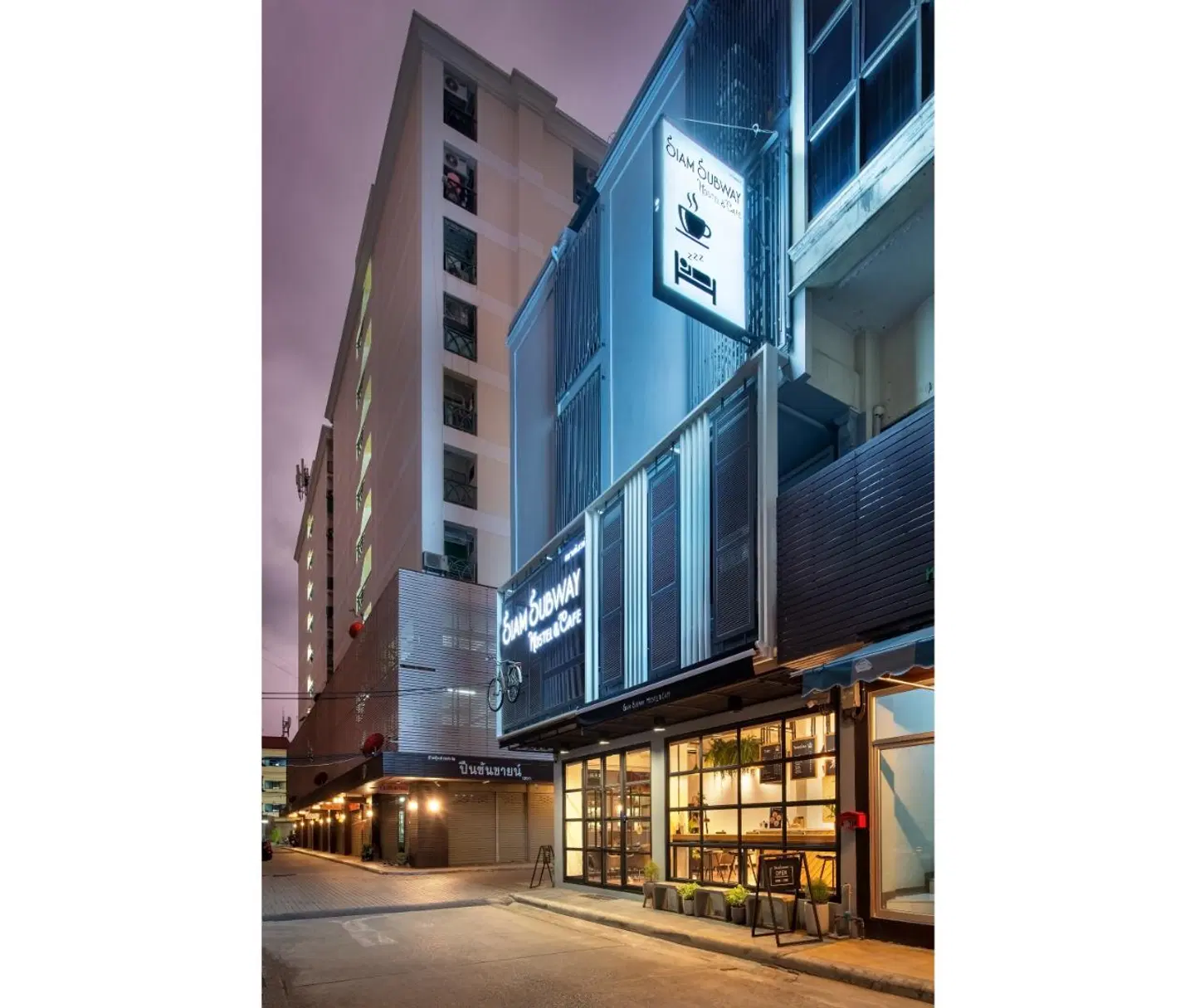 Siam Subway Hostel and Café EXTERIOR