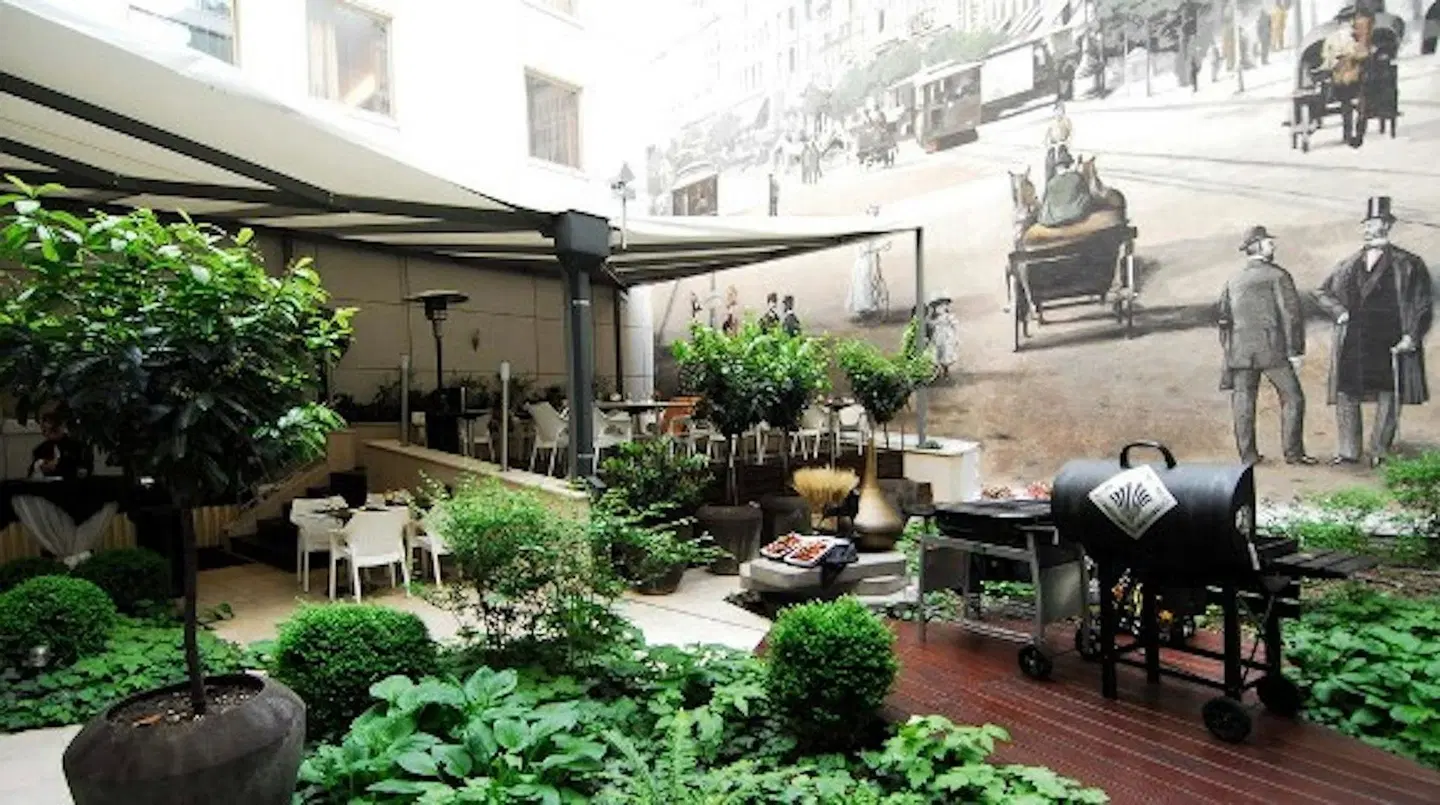 Continental Hotel Budapest Garten
